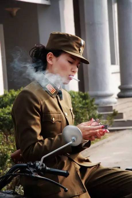 潮流咖|这件让半个娱乐圈沉迷的军装,再没一件你就过时啦!