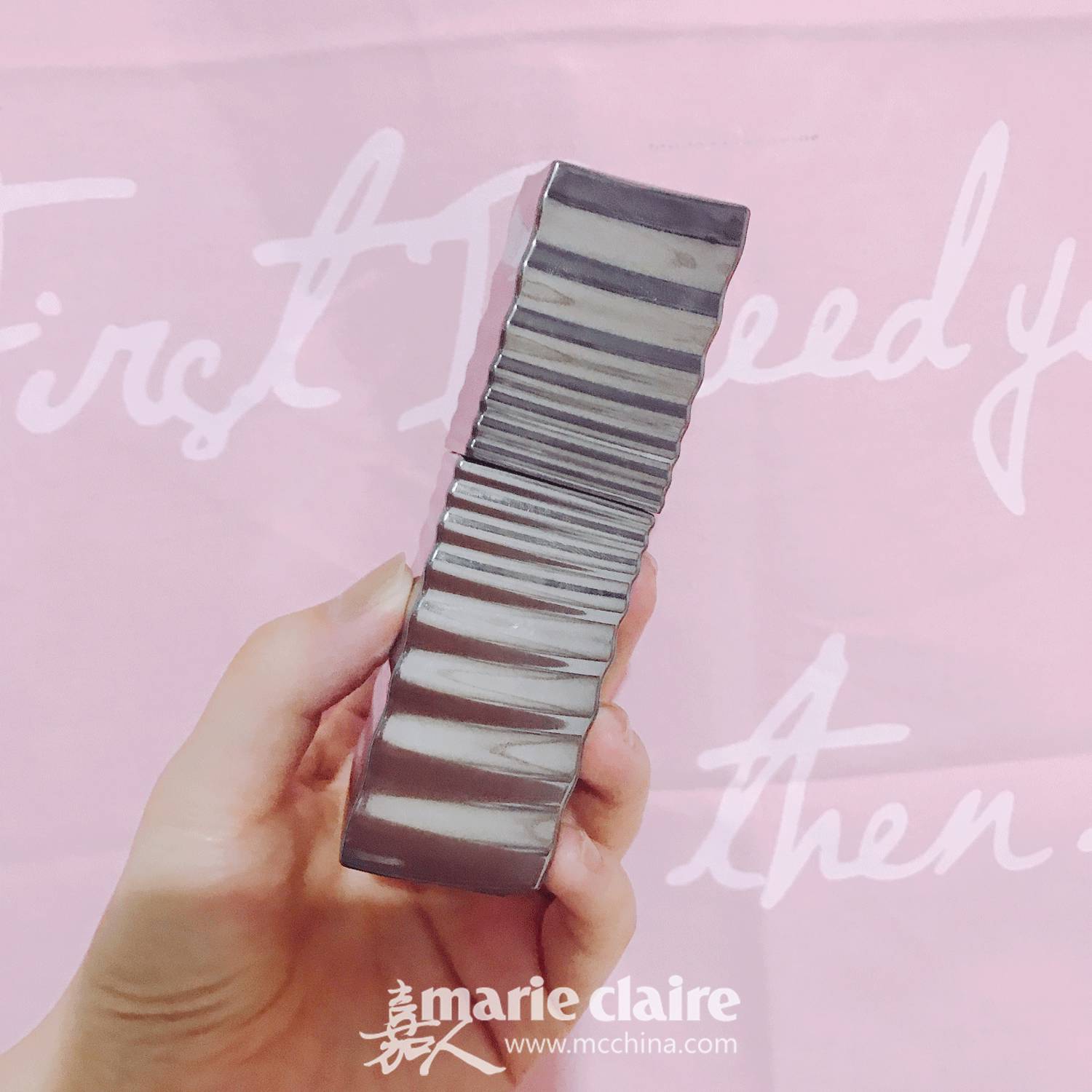 化妆台上的护肤品都是安全有效的,化妆台上必备的10件神器