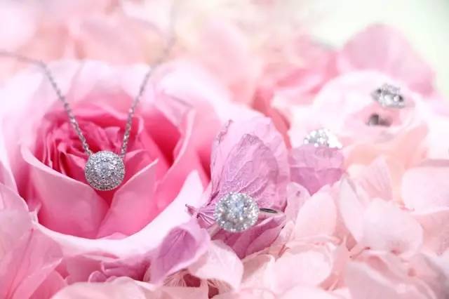 那些潮到爆的明星*服私**,我们给你找到平替了|百盛潮牌节低至5折