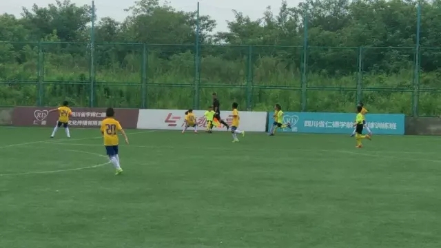 这群娃娃真厉害！达州校园足球队获得2017成都中国青少年精英足球邀请赛亚军
