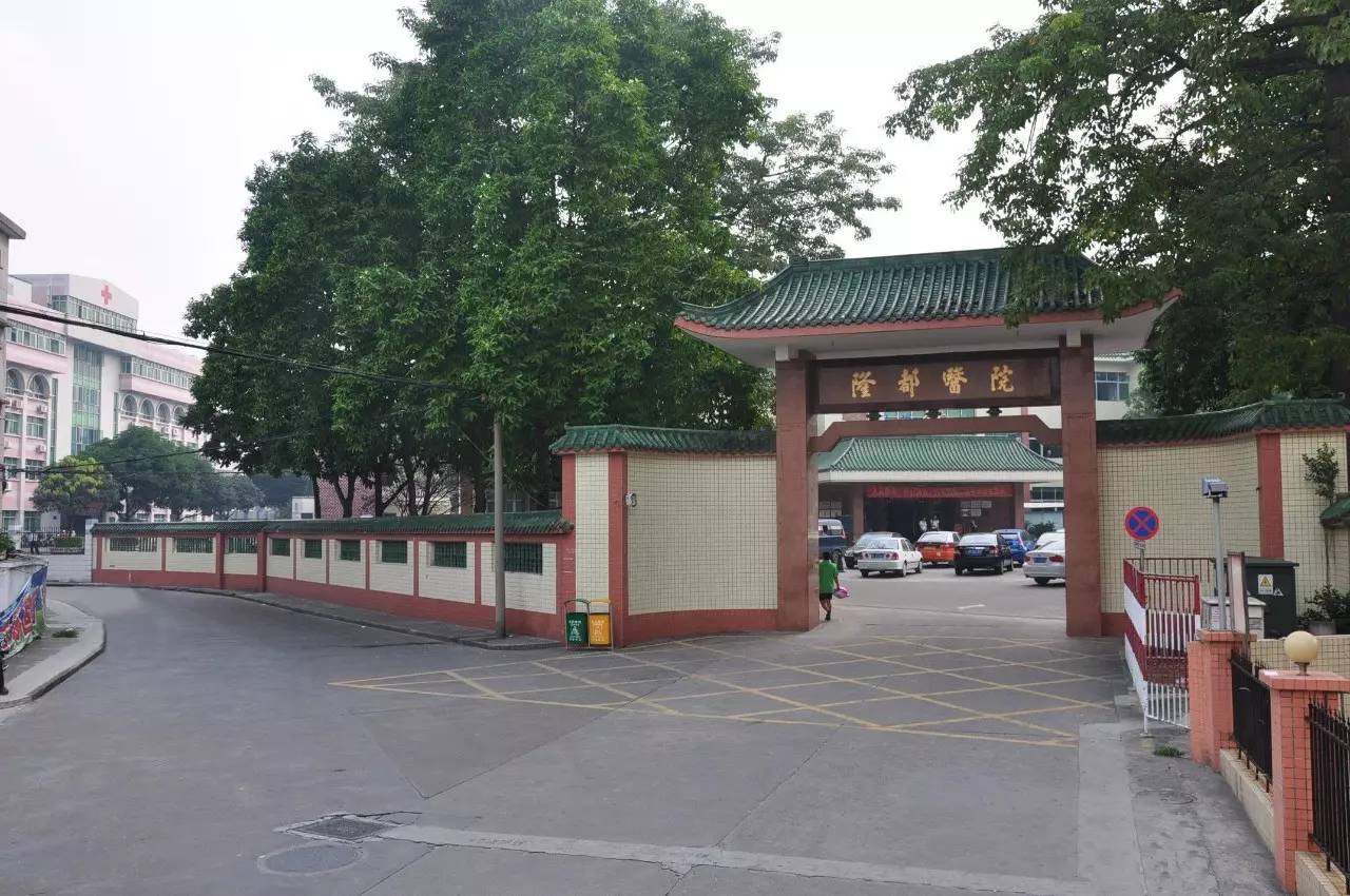 手术紧张到发抖,助产护士全程半跪