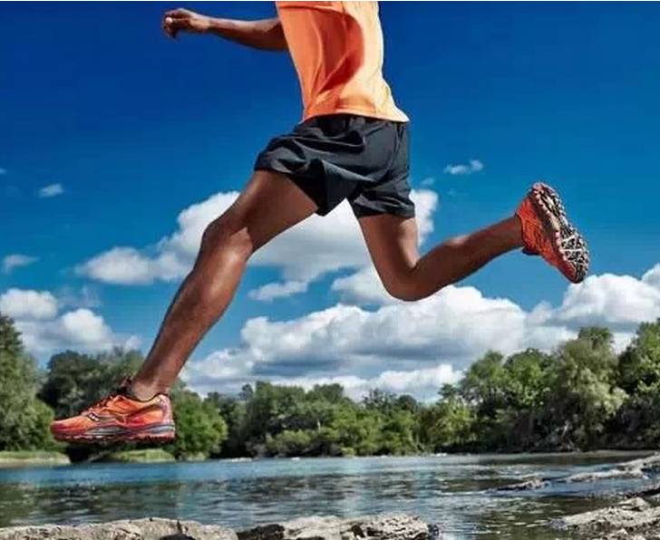 经常脚磨起泡是鞋的问题吗,16岁穿鞋子脚趾甲发黑是什么原因