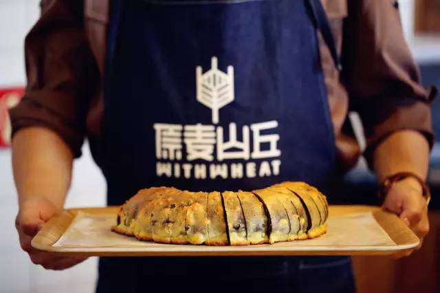 青岛排队的面包店,青岛最便宜的面包店永远都在排队