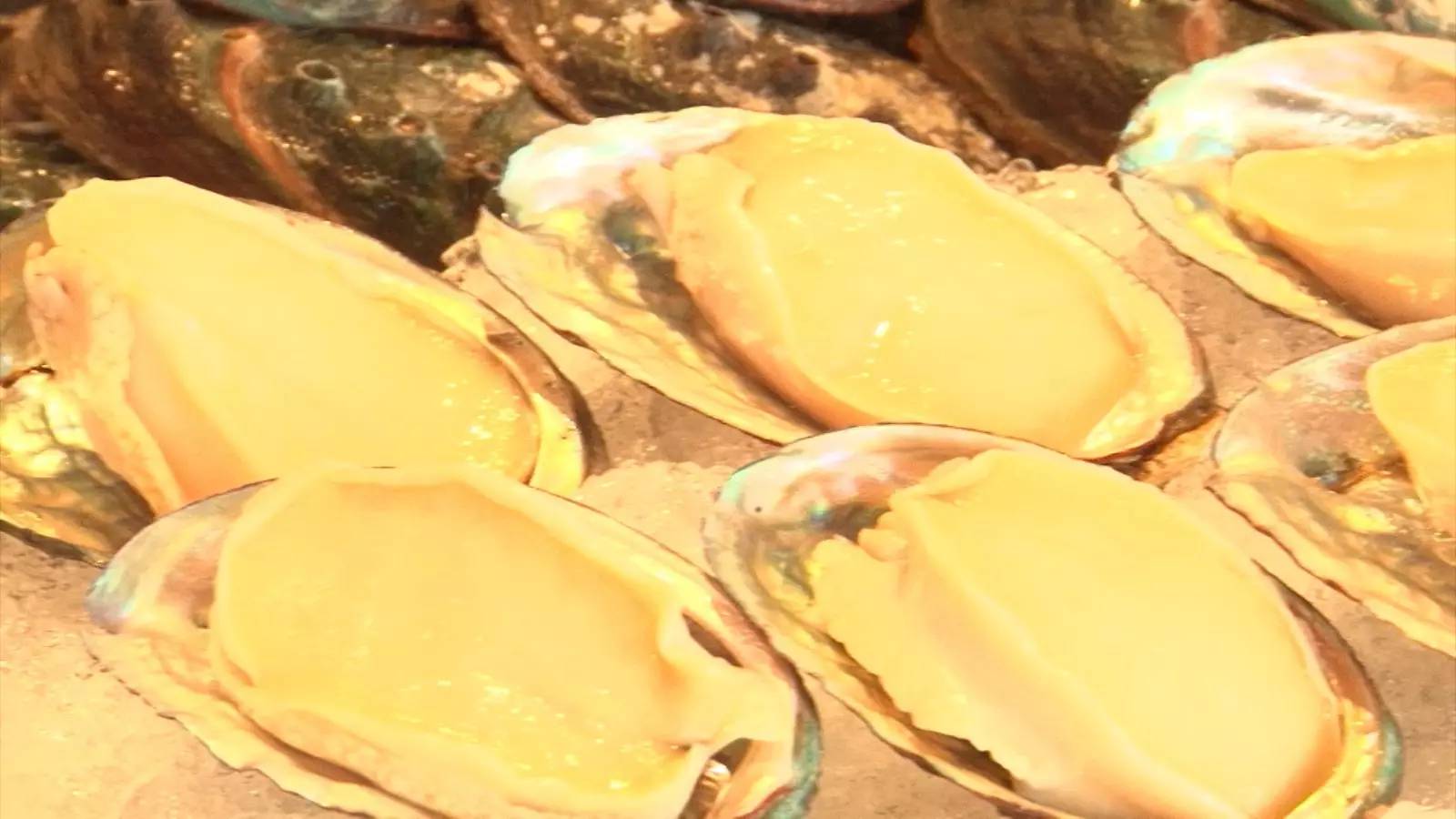 一家开在43楼的空中餐厅，去这里吃饭你得带上两个胃