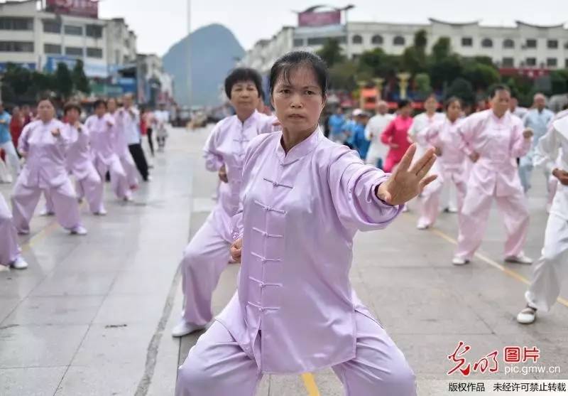 光明图刊,全民健身齐参与展示风采添活力