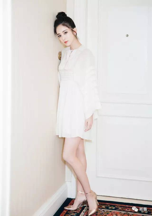 你的一字肩会让你增重10KG?还不是因为没有学习蔡依林的“露一半”穿法!