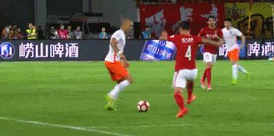 半场：高拉特头球破门，恒大1-0鲁能