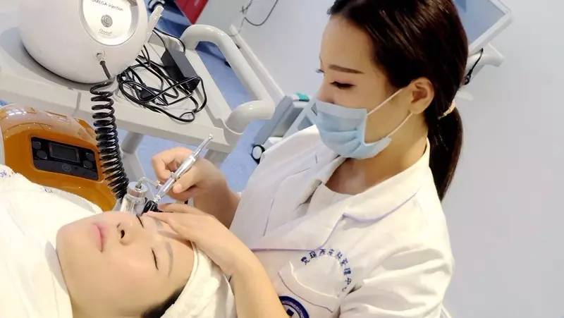 高圆圆用的美容仪,高圆圆王丽坤