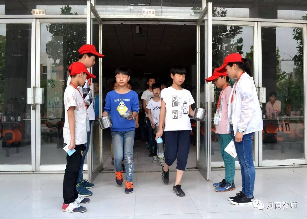 马上要开学，这所农村学校又有9位老师调进县城了……乡村学校面临的难题，有解吗？