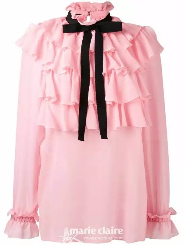 领口黑丝带搭得好时尚Icon，搭不好隔壁村服务员阿花