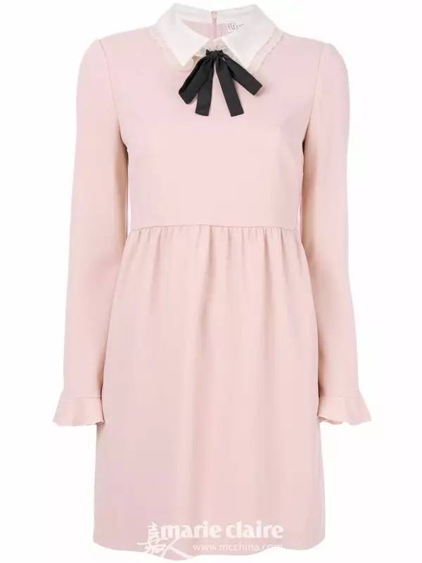 领口黑丝带搭得好时尚Icon，搭不好隔壁村服务员阿花