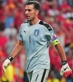 足球最强进攻阵型424,足球阵型424的优缺点