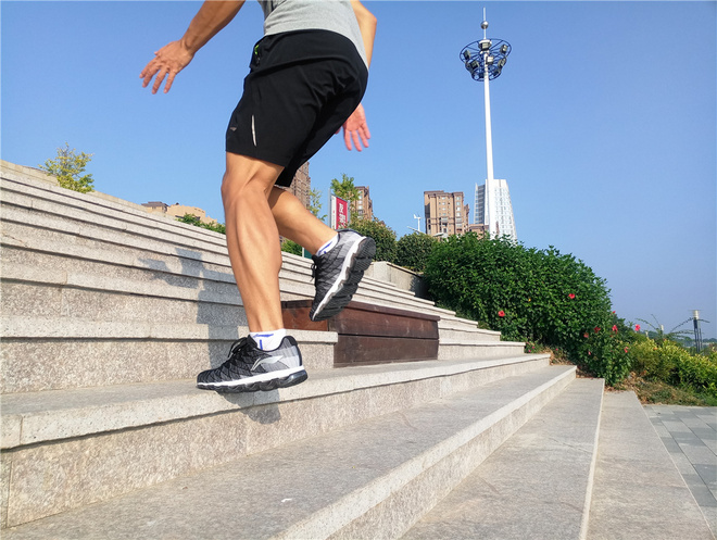 李宁跑鞋大绝影测评,李宁如影随形