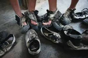 这群15岁就会结婚的女孩，一边捡垃圾一边踢球，竟连续三年勇夺世界冠军