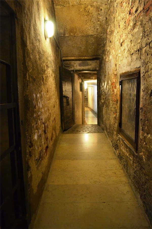 威尼斯：一半浮华，一半叹息｜跟着电影去旅行