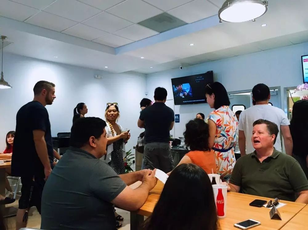 国外黄焖鸡米饭多少钱,黄焖鸡米饭卖多少钱