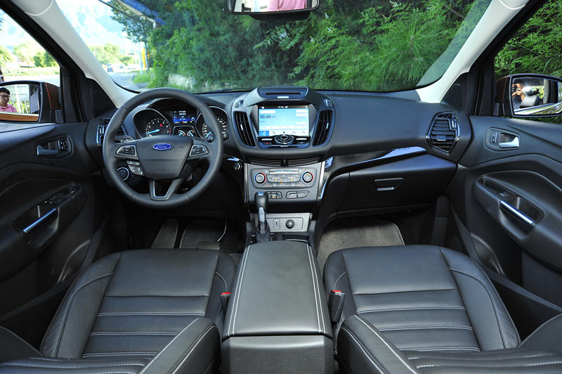 科雷傲和翼虎哪个值得购买,雪佛兰探界者和雷诺科雷傲