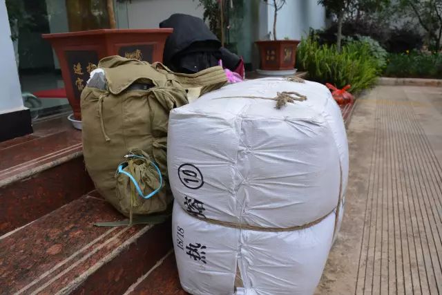 贫困户在外省工作有没有1000元拿,贫困户人群在外工作需要多少补贴