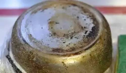 「健康」这些污垢比地板还脏，你竟然每天要吃进肚子好几遍……