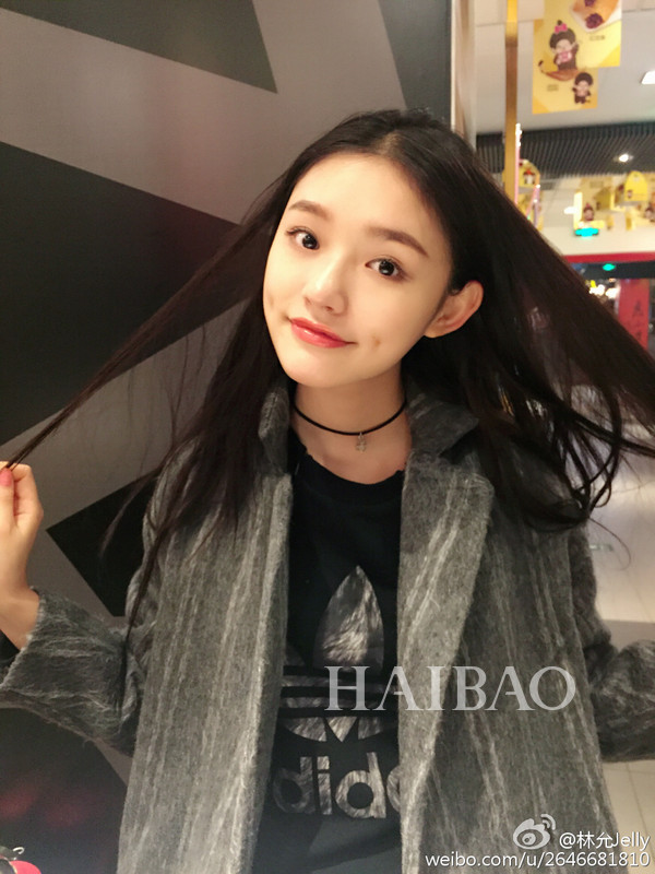 “美人鱼”专属夏日青春气息！「报君潮流眼」之林允：穿上粉红小礼裙，化身灵动潇洒的白日梦女！