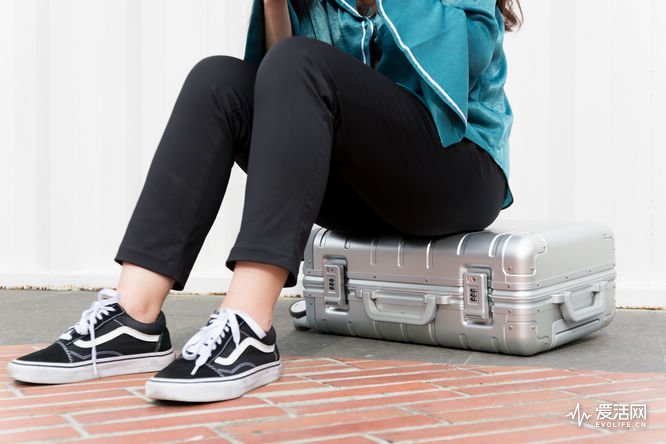 我拖着小米90分旅行箱上街的时候有人问我：这个是薛之谦同款吗？