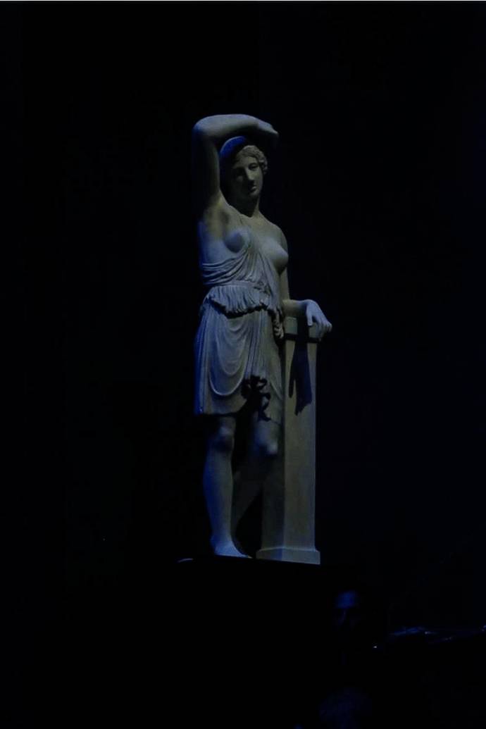 李宇春：Gucci 秀场可不只我一个「中国娃娃」｜时装周