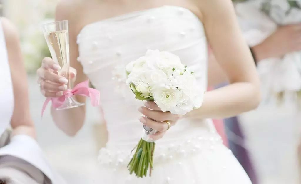 武汉女生怎么穿衣服,武汉现在女生都穿什么衣裳