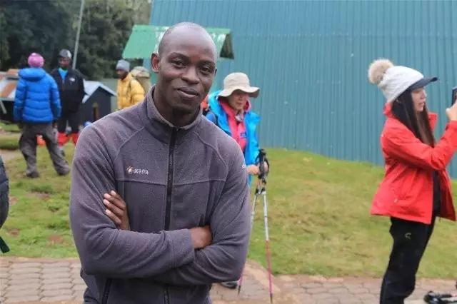 BLACKYAK牛人牛队｜登顶“非洲之巅”