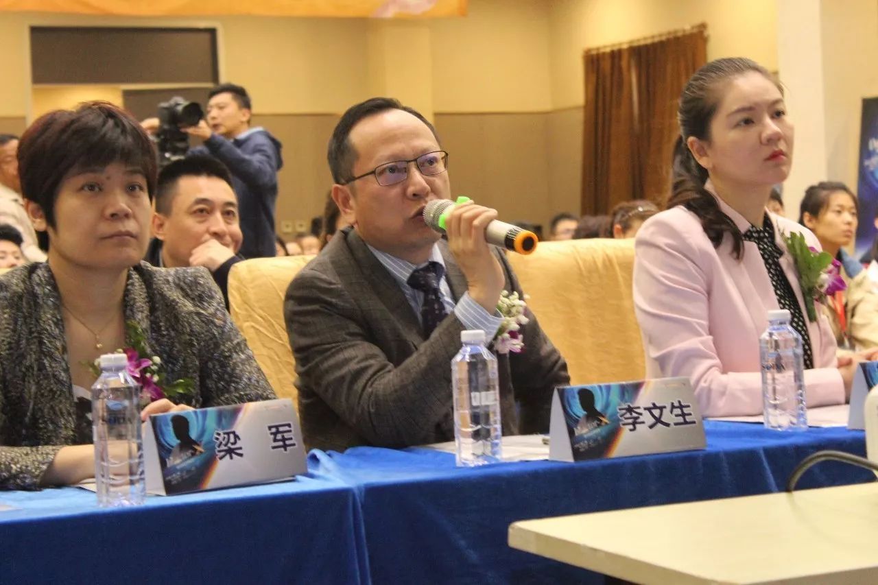 爱尔眼科眼底病,爱尔近视手术大师见面会