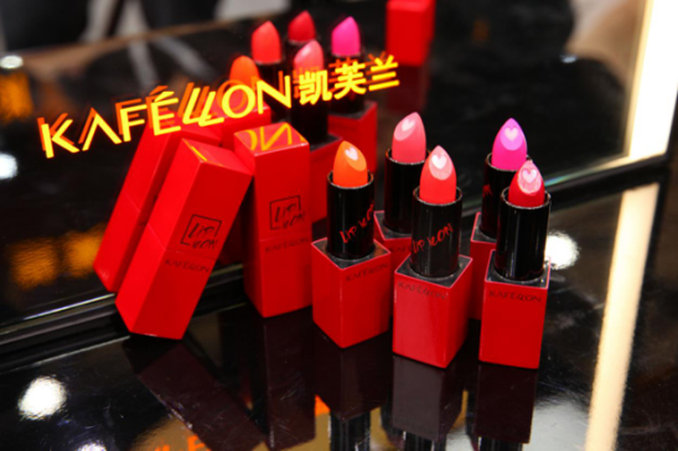 三福里面的彩妆牌子,三福迎来首个彩妆潮牌