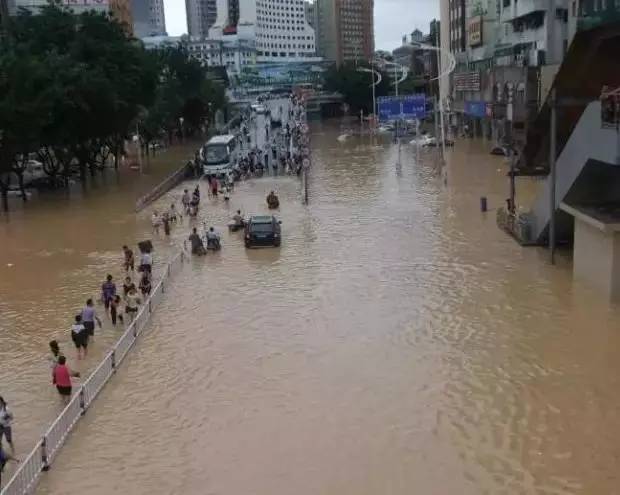 「微提醒」双节出行雨量较多河南交警提醒您安全驾驶