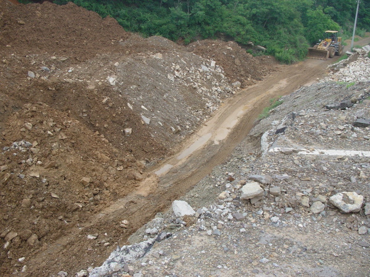 一个人一台车到西藏,一个人一辆车直通拉萨