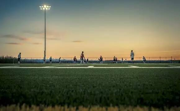 如何从一些踢球的细节看出球员的水平？