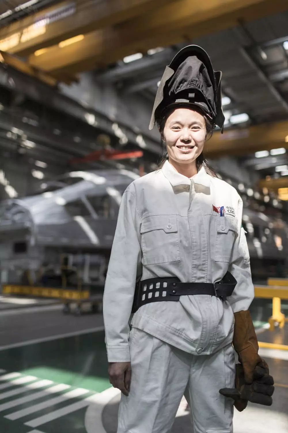 高铁女子接受央视采访,高铁女乘务员上央视开门大吉