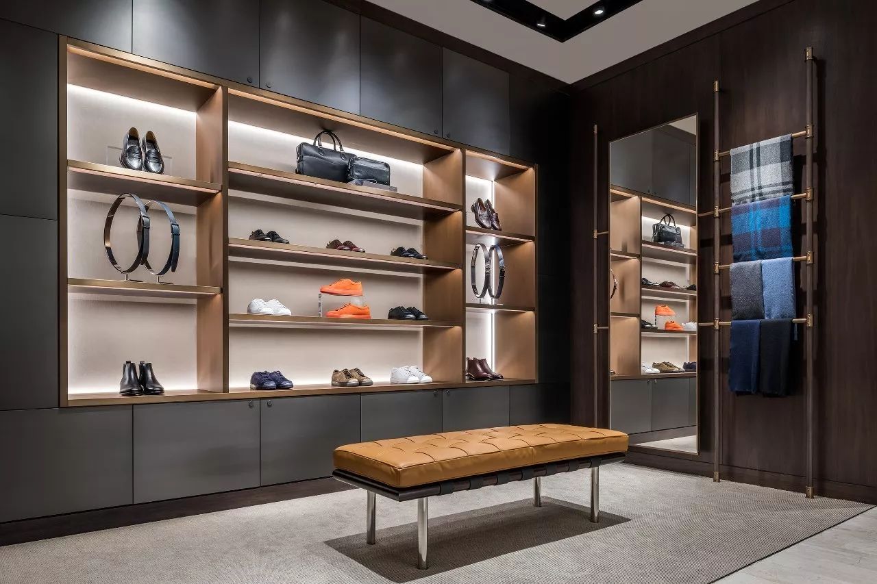 谈资｜那个专门画绅士的Mr.Slowboy，这次帮dunhill画了一只狗