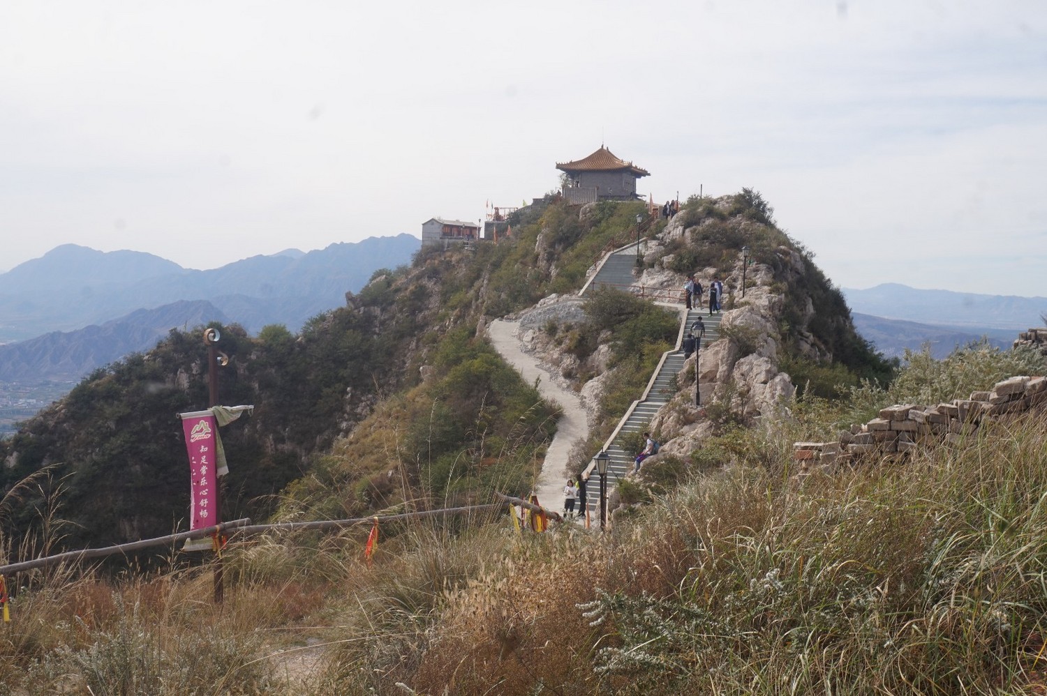 京西第一孤峰,鸡鸣山孤峰独秀