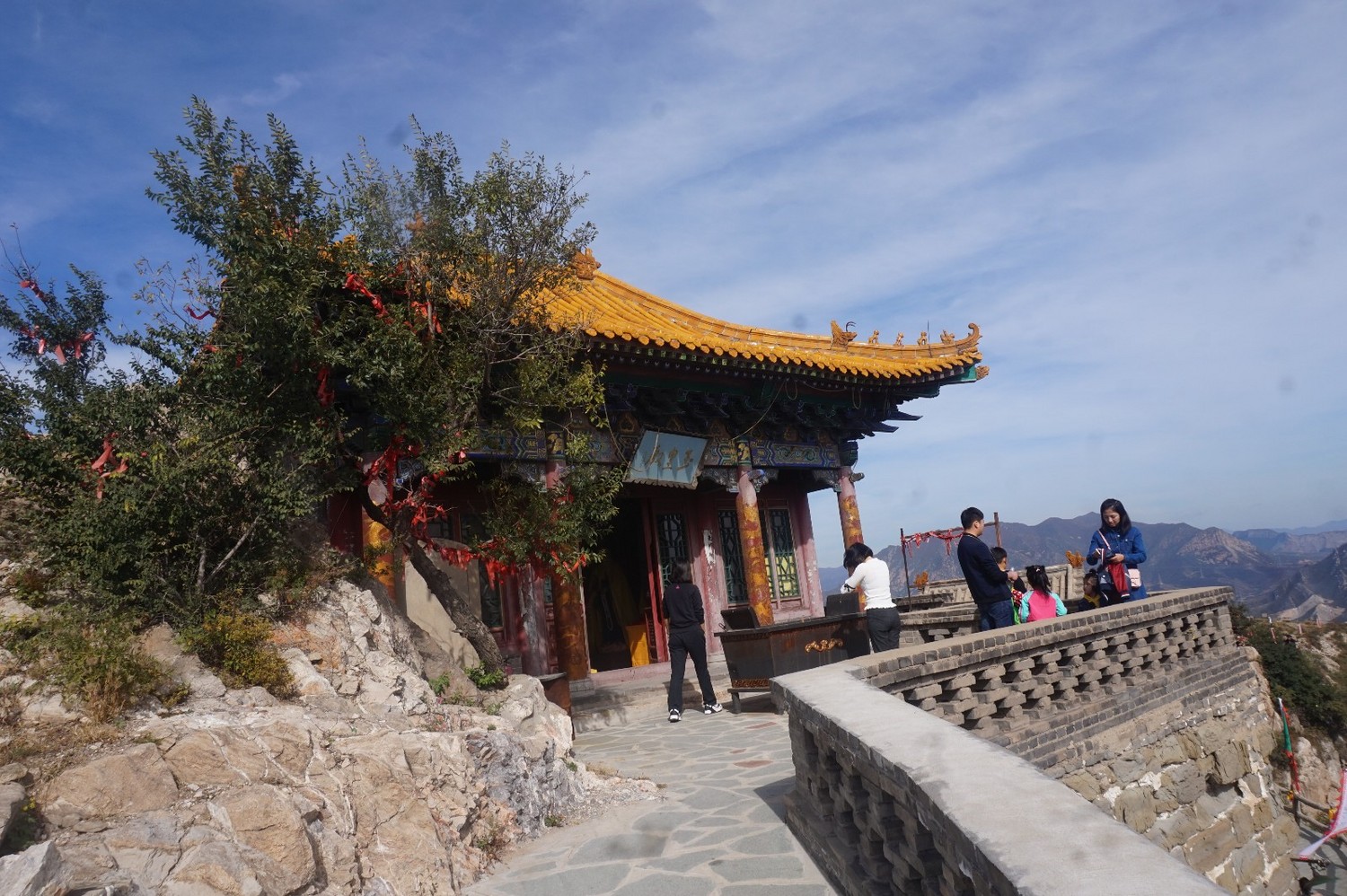 京西第一孤峰,鸡鸣山孤峰独秀