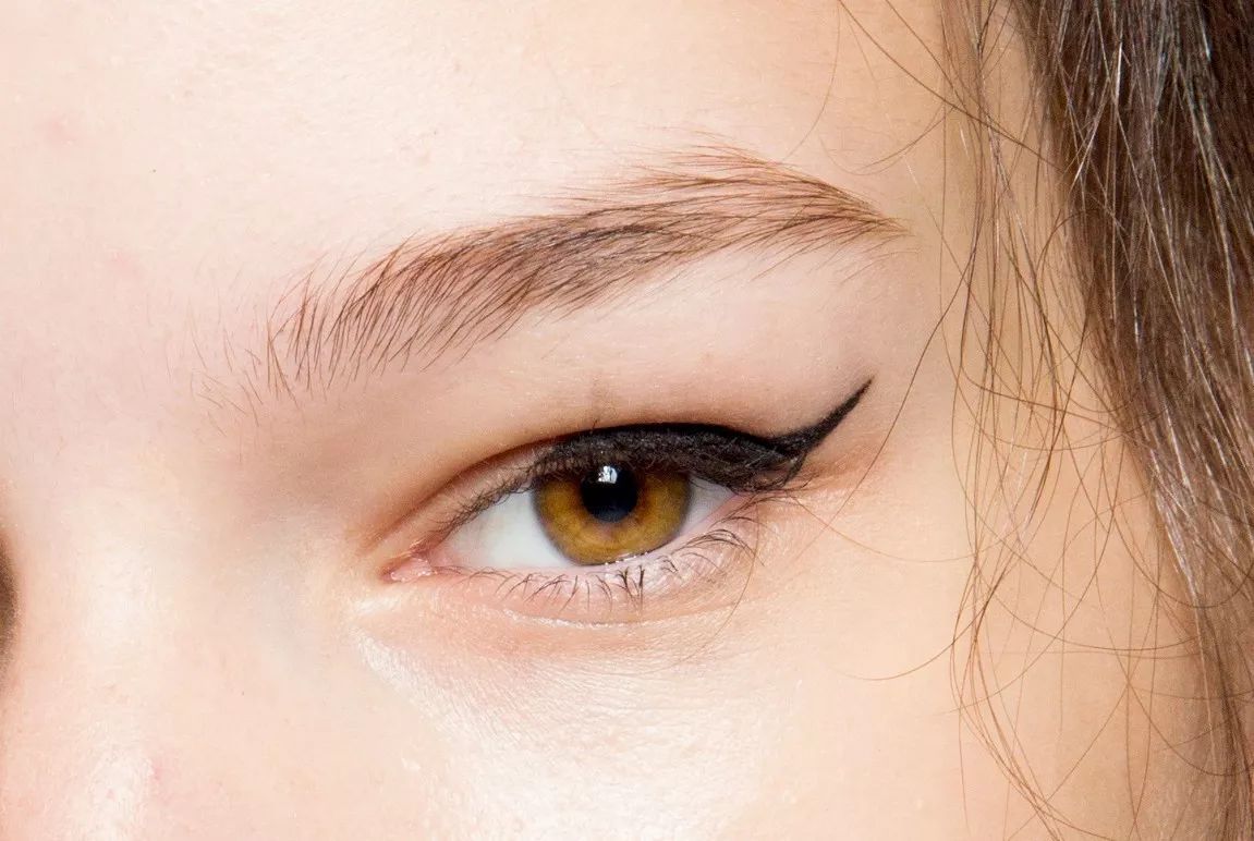 适合亚洲人的八种眼线画法 (眼线怎么画好看又粗又黑)