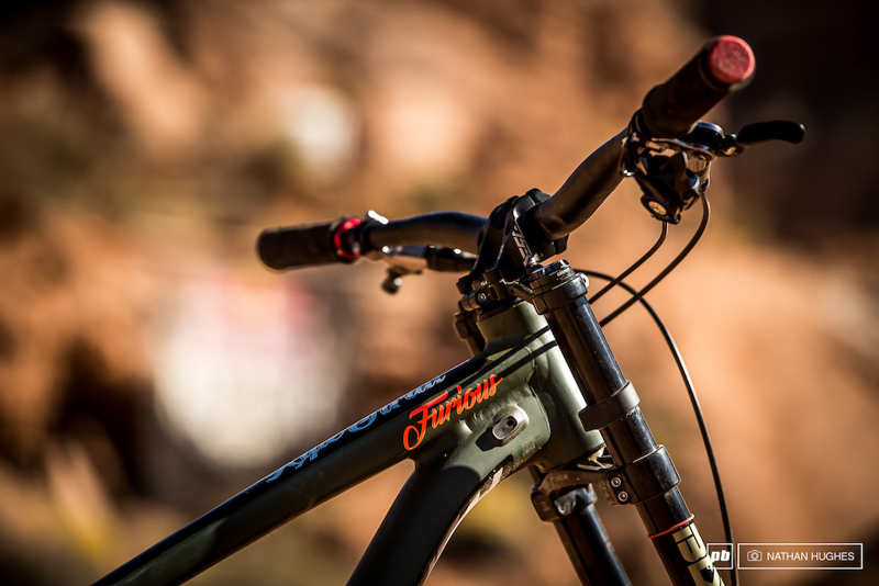 车手战车：坠山狂徒的CommencalFurious