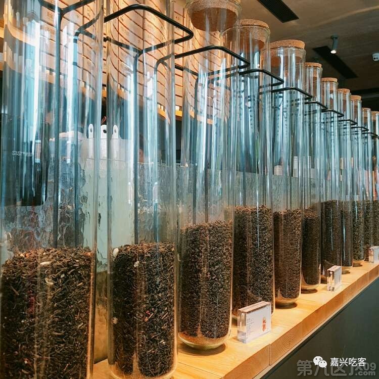 粗去浪｜这家奶茶店竟然和奢侈品一个地位！喝过它的我也算是有钱人了！