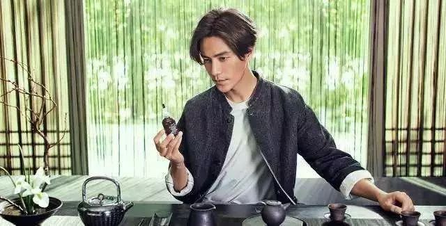 你过来我告诉你一个秘密,告诉你一个你想知道的秘密