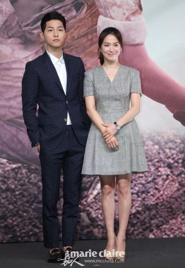 宋慧乔乔妹穿搭蓝色吊带裙,宋慧乔乔妹什么风格都能驾驭