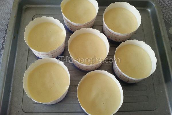 奶油纸杯蛋糕的烤箱做法,奶油纸杯蛋糕裱花装饰