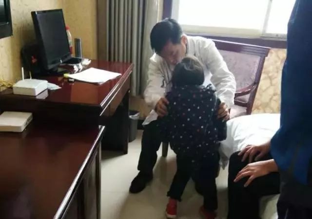 脑瘫儿童爱心公益活动,关爱困境妇女儿童基金募捐倡议书