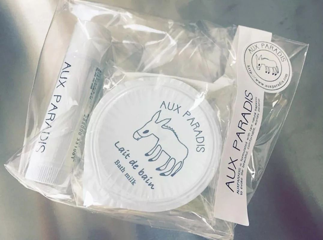 好痒啊！我除了能给你一个痒痒挠，还能给你一瓶身体乳！