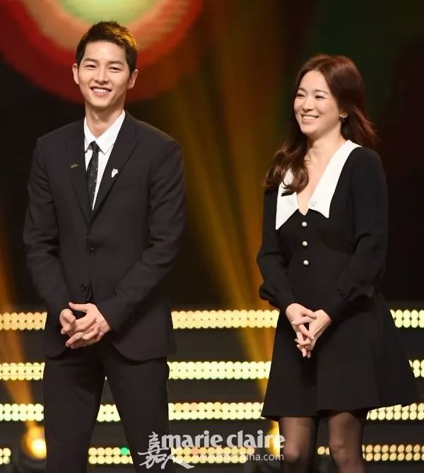 宋慧乔乔妹穿搭蓝色吊带裙,宋慧乔乔妹什么风格都能驾驭