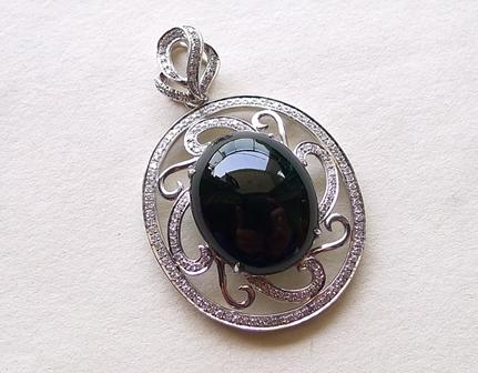 墨翠黑色翡翠原石,黑色翡翠和墨翠的区别