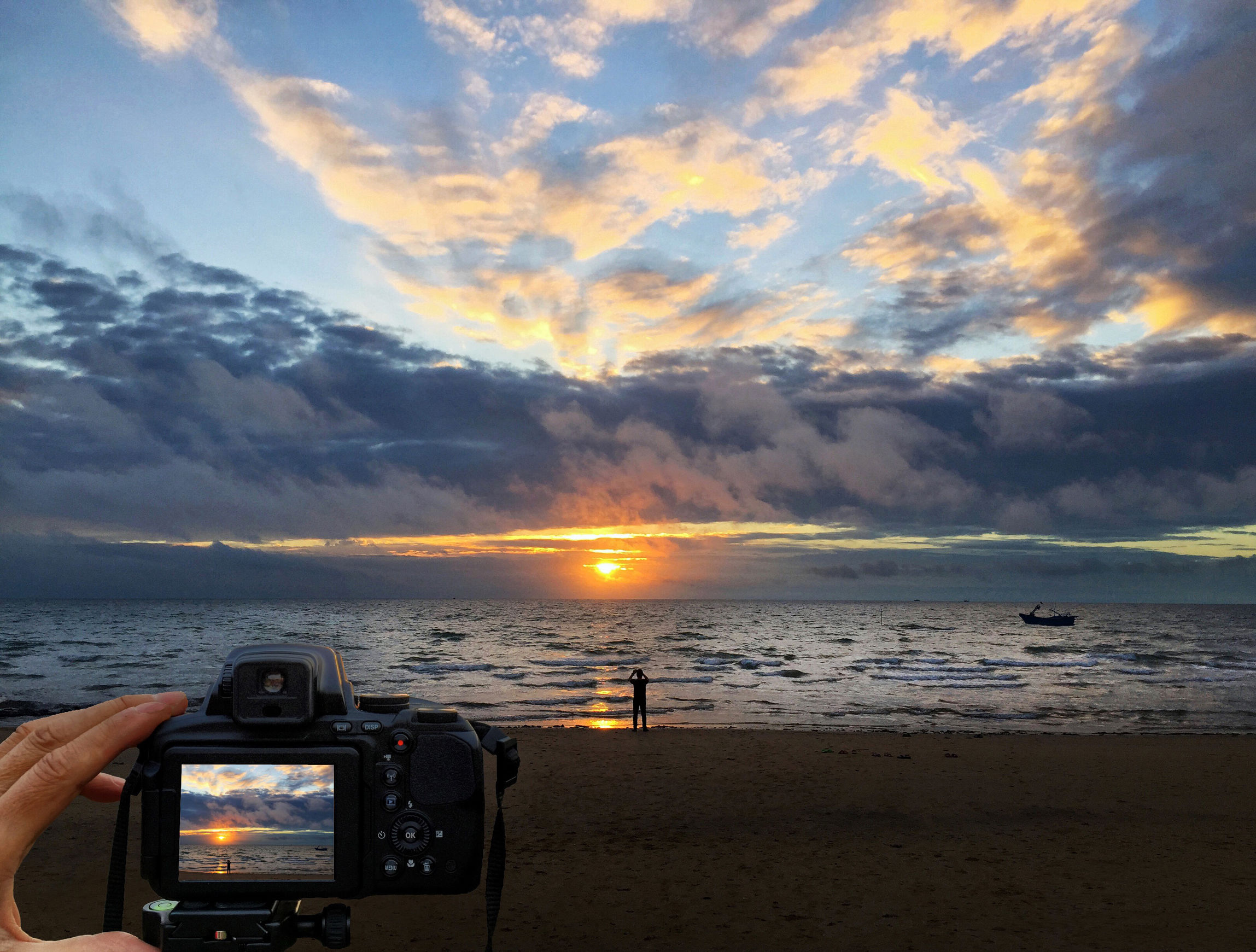 涠洲岛中国最大最年轻的火山岛,最大的火山岛涠洲岛