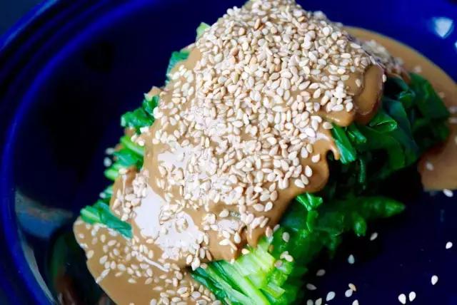 三伏天不吃饭也要买一件棉麻衫,三伏天不开空调吃饭一身汗