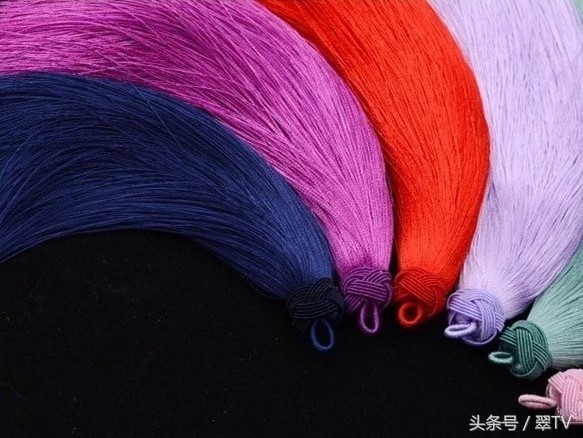 玉挂绳的正确方法,绑玉用的绳子也有讲究